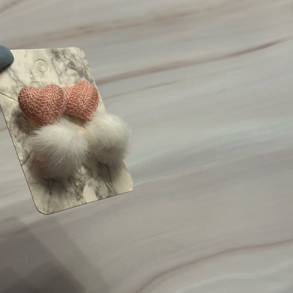 Heart Stud Earrings w Faux Fur - Picture 3 of 3